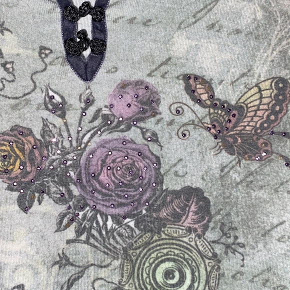 3/$30 Y2K One World Top - Picture 9 of 9